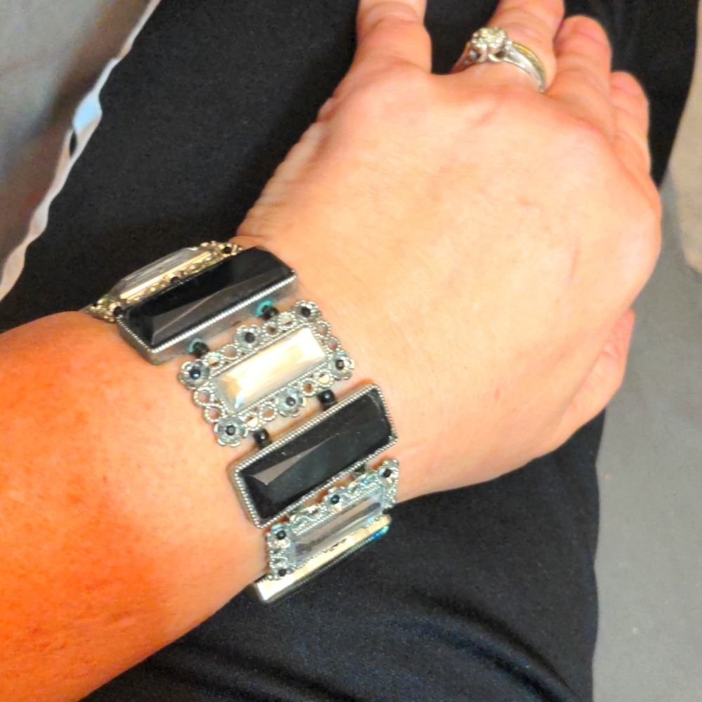 ❤️ Vintage diamond and black Rhinestone Cuff Bracelet